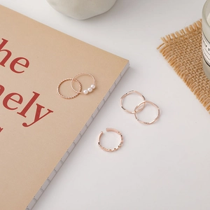 5-piece rose gold ring set featuring artificial pearls and elegant twisted wave bands