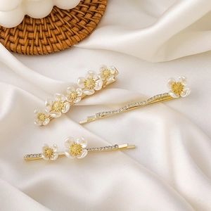 Lot de 3 pinces à cheveux dorées avec fleurs de camélia en nacre et strass brillants
