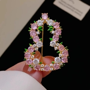 Elegant gold-plated pink zircon flower hollow brooch pin with green leaf details