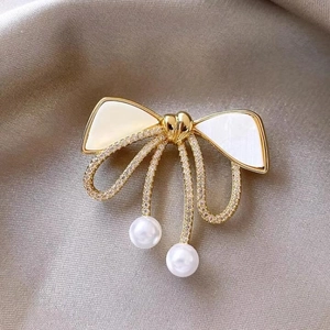 Elegant Alloy Bow Brooch For Women Zircon Mother Of Artificial Pearl Pin With Faux Artificial Pearl Pendant Gold Tone Jewelry Accessories