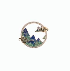 Broche traditionnelle chinoise avec bordure dorée et motif de montagne en émail bleu