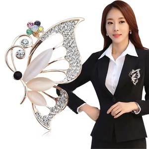 Butterfly Brooch Gold Alloy Cat Eye Stone Rhinestone Multi Color Crystal Breastpin Women Wedding Party Jewelry Accessory