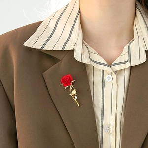 Elegant Red Rose Flower Brooch For Women Alloy Rhinestone Long Stem Pin With Water Drop Pendant Vintage Style Jewelry Gift