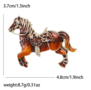 Detailed view of horse brooch with dimensions 4.8cm by 3.7cm and weight 8.7g