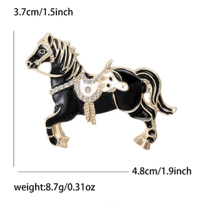 Detail view of horse brooch with dimensions 3.7x4.8cm and enamel finish with rhinestones