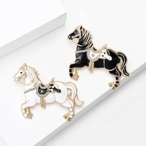 Elegant horse brooch set with black and white enamel and sparkling rhinestones