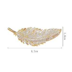 Spilla a piuma con cristalli scintillanti dorati con dimensioni 4,7 cm per 1,6 cm