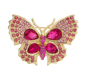 Détail de la broche papillon dorée avec cristaux roses et strass scintillants