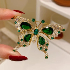 Vintage Luxury Alloy Butterfly Brooch With Emerald Green Crystal And Rhinestone Elegant Clothing Accessories For Women