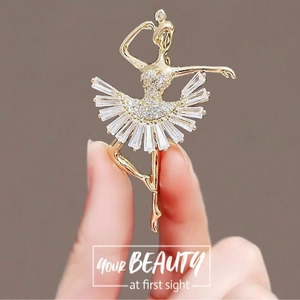 Broche ballerine étincelante avec cristaux baguette et finition dorée pour tailleurs