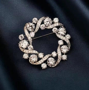 Silver Round Garland Brooch For Women Alloy Rhinestone Vintage Wreath Pins Clothes Accessories For Wedding Banquet Gift Jewelry