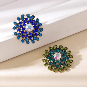 Vintage Alloy Rhinestone Flower Brooch Elegant Dandelion Snow Flake Pin For Women Dress Lapel Accessory Crystal Jewelry Brooch