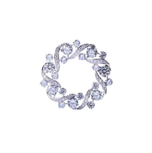Elegant silver circular wreath brooch with sparkling round crystals for women's accessories