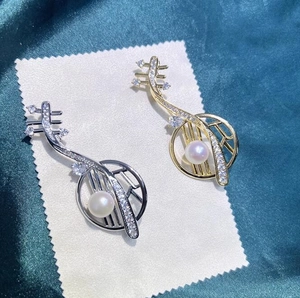 Spille eleganti in stile liuto cinese con perle e zirconi scintillanti in oro e argento