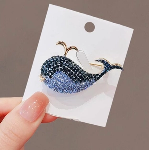 Cute whale brooch for women featuring blue gradient crystals and a gold-tone finish