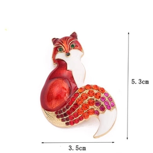 Elegant fox brooch with red enamel and gradient rhinestones in a 5.3cm x 3.5cm size