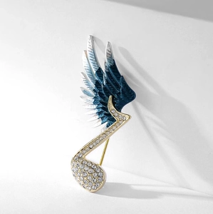 Elegante spilla a nota musicale con ala in smalto blu e strass lucidi su metallo dorato