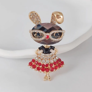 Broche lapin créative en alliage doré avec pierre brune et jupe ornée de strass