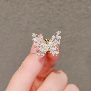 Broche papillon élégante en or avec cristaux de zircone pour vêtements de créateur