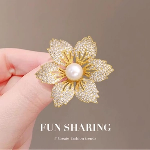 Elegante Legierung Strass Blumen Brosche Mit Kunstperle Gold Bauhinie Anstecknadel Für Damen Mode Schmuck Anzug Zubehör