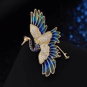 Elegante spilla a forma di gru cinese con zirconi bianchi e smalto blu stile vintage