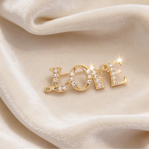 Fashion LOVE Letter Brooch Rhinestone Inlaid Alloy Ginkgo Leaf Artificial Pearl Pin Elegant Apparel Accessory For Women Jewelry