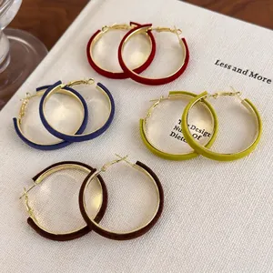 Boucles d'Oreilles Créoles Surdimensionnées en Tissu de Velours Vintage Français Pour Femmes Boucles d'Oreilles Rondes en Alliage Électroplaqué Cadeau de Bijoux Rétro Élégants