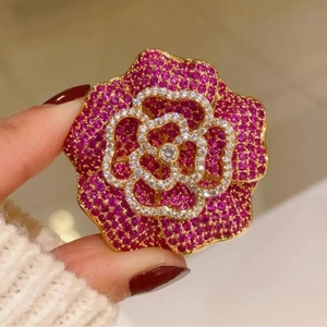 Broche camélia vintage française avec cristaux rouge rose et finition dorée
