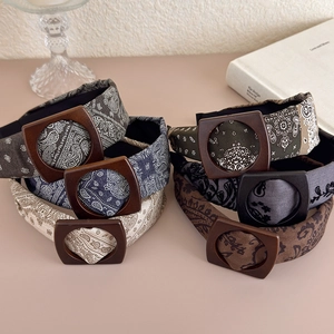 Ρετρό φαρδιές στέκες paisley με vintage ξύλινες αγκράφες σε διάφορα φθινοπωρινά χρώματα