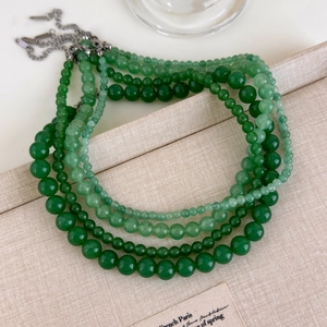 Collier de perles vertes de style néo-chinois avec fermoir argenté réglable