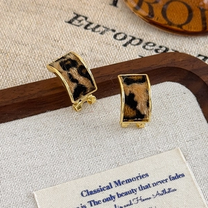 Retro leopard print plush square earrings with gold metal frame for a French chic look