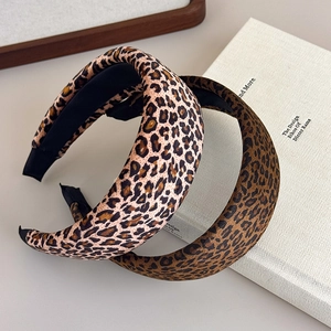 Close-up detail of leopard print sponge headbands with velvet texture and non-slip lining