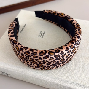Close-up detail of leopard print padded headband with soft velvet texture and non-slip lining