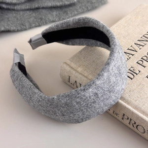 Close-up of thick grey knit headband featuring non-slip lining and premium texture