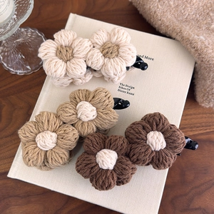 Retro knit flower banana clips in cream, khaki and coffee for elegant autumn hairstyles