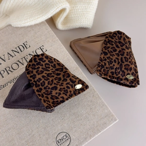 Classic leopard print hair claw clip set with gold logo on knit background