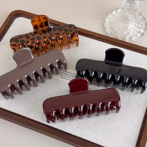 Lot de quatre grandes pinces à cheveux de style français en léopard, marron, noir et bordeaux