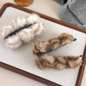 Barrettes banane en fausse fourrure léopard et beige pour coiffures de type queue de cheval