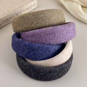 Einfarbiges Woll-Stirnband-Set mit dicker Fischgrätstruktur für das Herbst-Winter-Styling