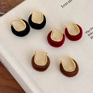 Vintage velvet irregular U-shape earrings set in black, wine red, and brown gold metal
