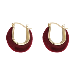 Retro burgundy red velvet U-shaped metal earrings in minimalist gold alloy frame