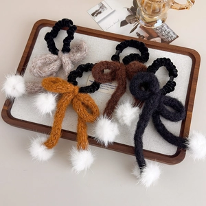 Elastici per capelli in maglia stile giapponese con fiocco e pompon in vassoio