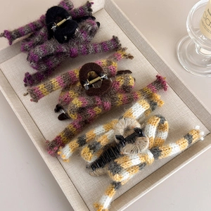 Détails des pinces à cheveux d'hiver en laine tricotée avec motifs rayés variés