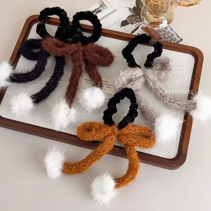 Elastico per Capelli con Fiocco in Filato di Lana Dolce Autunno Inverno con Palla di Pelliccia Artificiale Bianca Fatto a Mano Donna