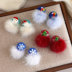 Weihnachtsbaum und Schneeflocke Bommel-Ohrringe Set mit festlichen Designs