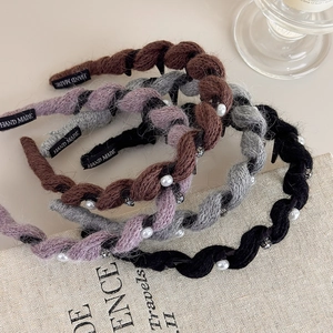 Cerchietto in maglia fatto a mano con perle e strass in quattro colori eleganti