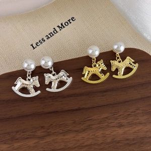 Vintage Sweet Rocking Horse Artificial Pearl Stud Earrings Hammered Copper Metal Animal Dangle Earrings For Women Daily Party Jewelry