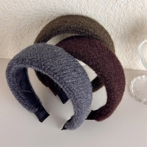 Plush wide headband set in grey, dark brown, and olive green for winter hairstyles