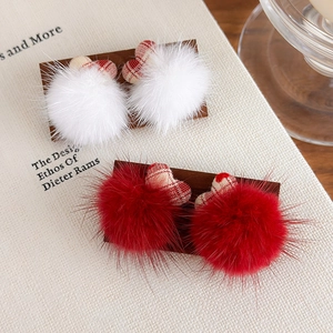 Lot de boucles d'oreilles à carreaux avec cœurs et pompons pour tenues d'automne et hiver