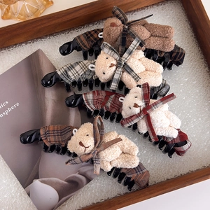 Lot de quatre pinces à cheveux ours en peluche à carreaux tons marron et beige